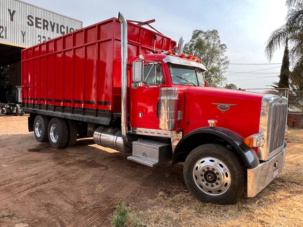 camion-peterbilt-carroceria-de-bandas